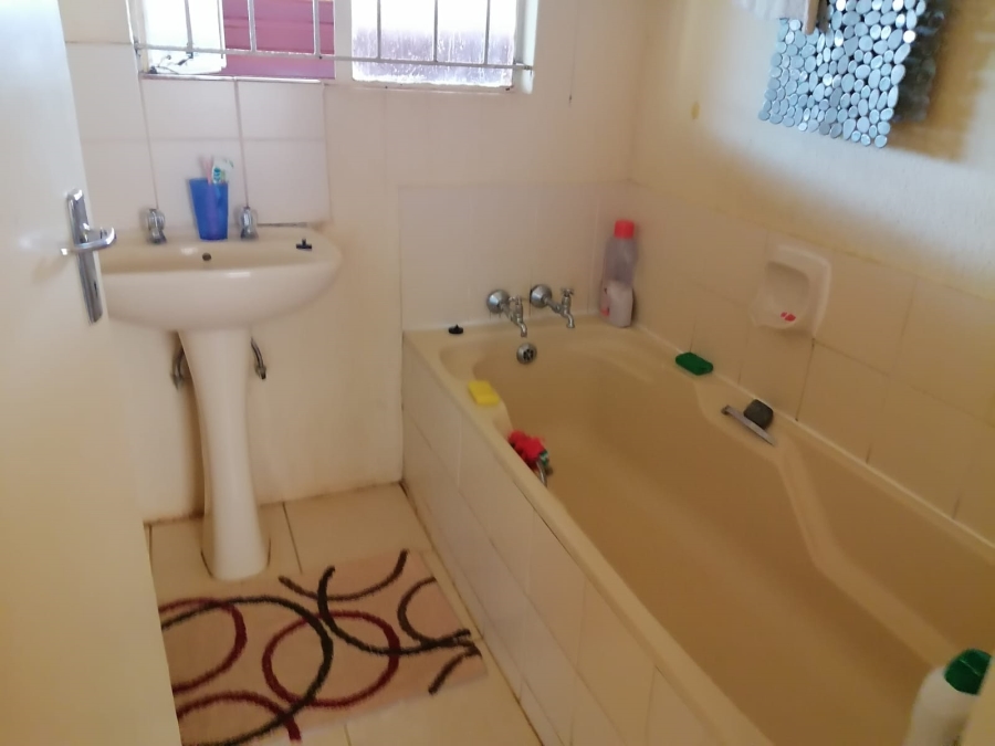 To Let 3 Bedroom Property for Rent in Tlhabane West North West